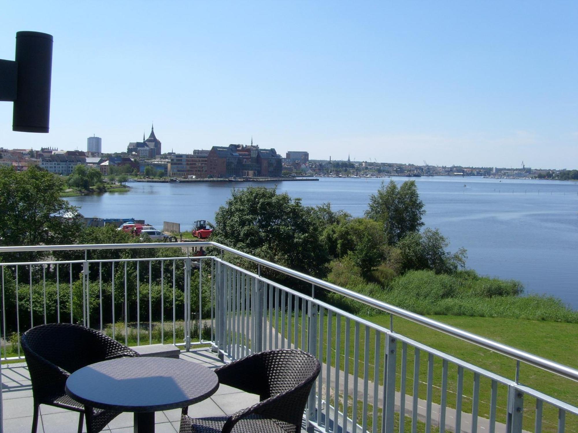 Hotel Warnow Rostock Exterior photo